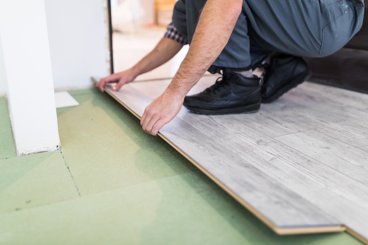 flooring image man laying flooring